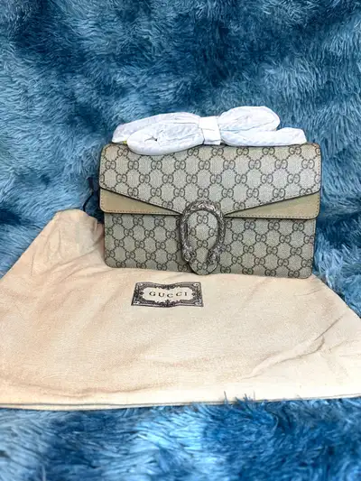 Woman’s Gucci bag, View more