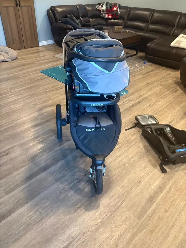 stroller, car seat and base in Strollers, Carriers & Car Seats in North Bay - Image 3