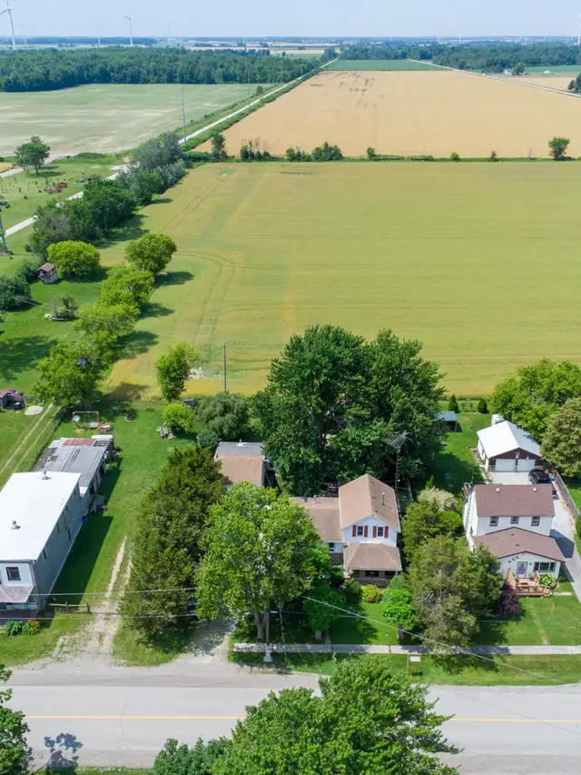 Fantastic Well Maintained Country Home! in Houses for Sale in Chatham-Kent - Image 3
