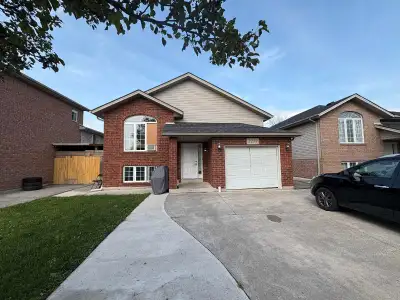 20 years old raised ranch house room for rent. Low level regular room $500 plus utilities, $650 all...