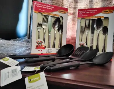 2 brand New Cutlery Sets +4 new utensils 40$ $30 for both cutlery, OR $20 for each set $10 drayer ra...