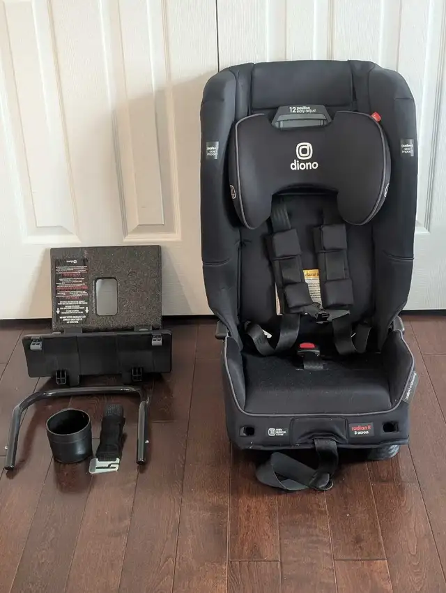 Car seat in Strollers, Carriers & Car Seats in Edmonton - Image 3