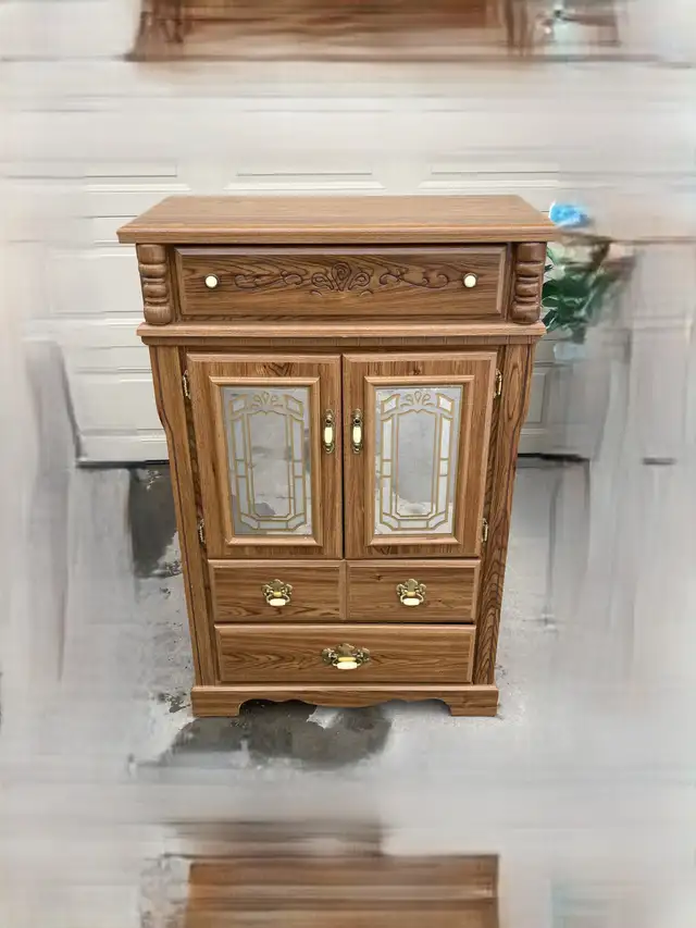 vintage wooden cabinet in Hutches & Display Cabinets in Calgary - Image 4
