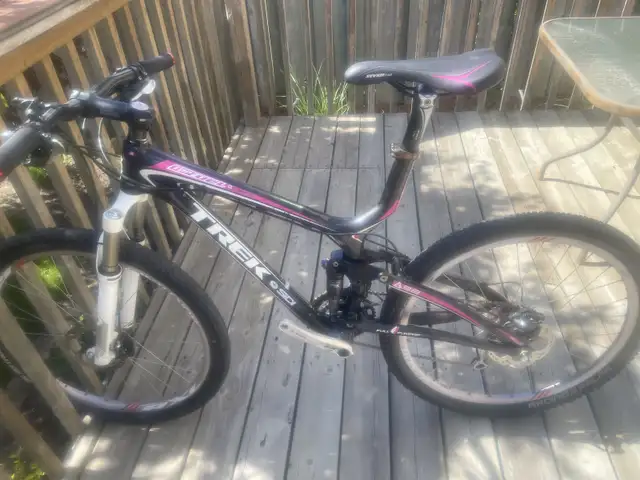 Trek Top Fuel 9.8 full carbon bike, 26” wheels in Mountain in London - Image 2
