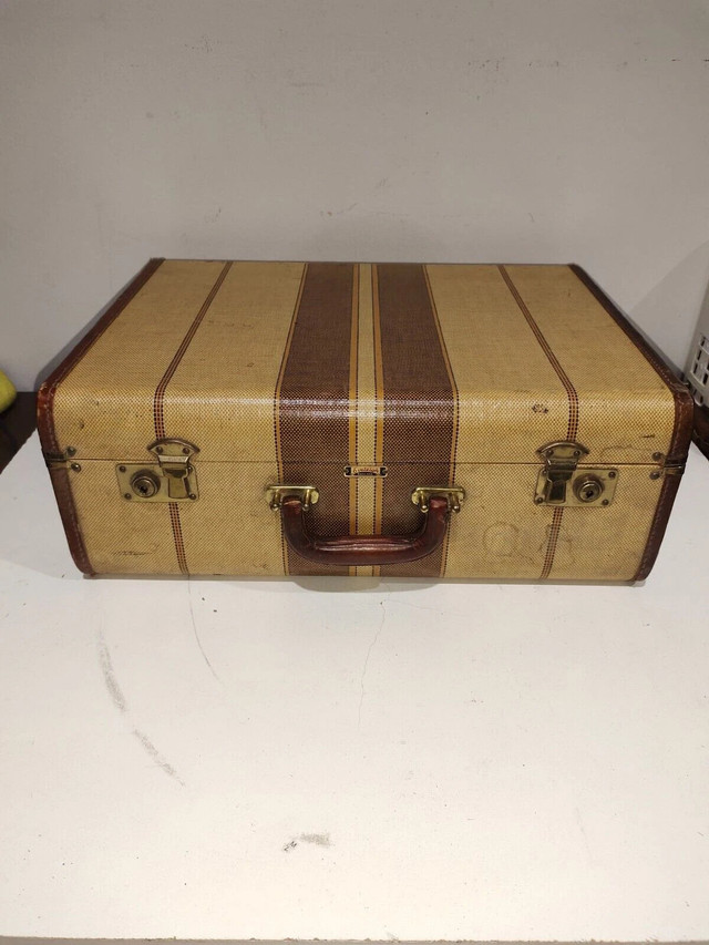 Vintage Eveleigh Baggage Suitcase - RCR-1564 in Other in Calgary