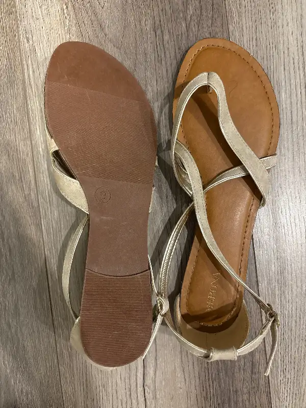 Women’s sandals in Women's - Shoes in Calgary - Image 3