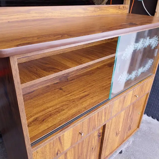 MCM Display Cabinet with Etched Glass Doors in Hutches & Display Cabinets in City of Toronto - Image 5