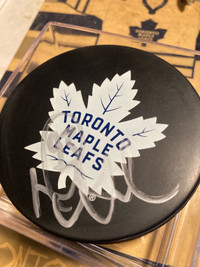 Doug Gilmour autographed Maple Leafs Puck