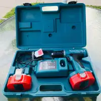 MAKITA 18 VOLT 6390 D CORDLESS DRILL WITH CHARGER & 2 BATTRIES