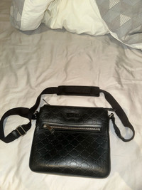 Gucci messenger bag leather