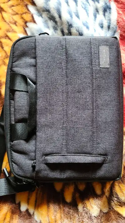 For Sale: Slightly Used Targus Groove X 13-Inch Tablet Bag Looking for a sleek and reliable bag to c...