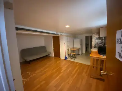 One Bedroom Basement Apartment in Downtown Toronto.