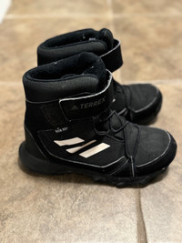 Adidas kids winter boots size 1