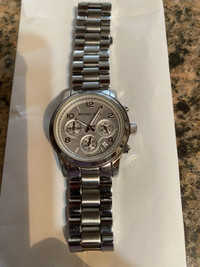 Michael Kors watch it big and bold excellent condition
