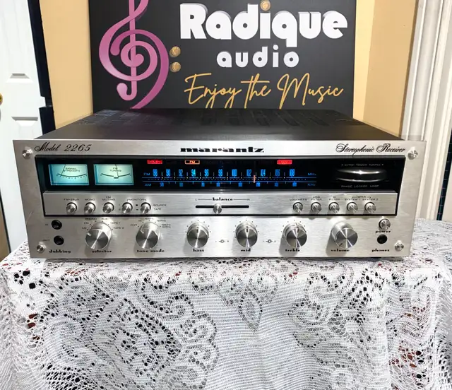 Very Clean Vintage 65 WPC Marantz Stereo Receiver 2265 in Stereo Systems & Home Theatre in Ottawa - Image 2