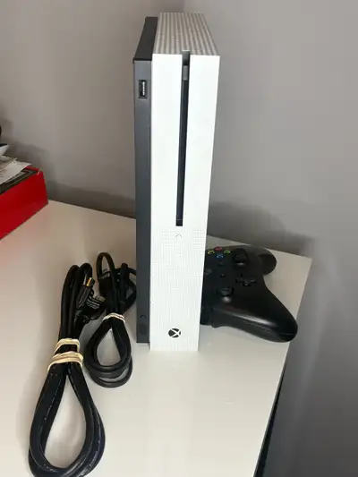 Xbox One S + Manette + Jeux – Excellent état , View more
