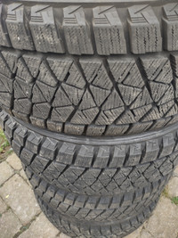 4 pneus hiver Bridgestone Blizak 235-50R18 comme neuf