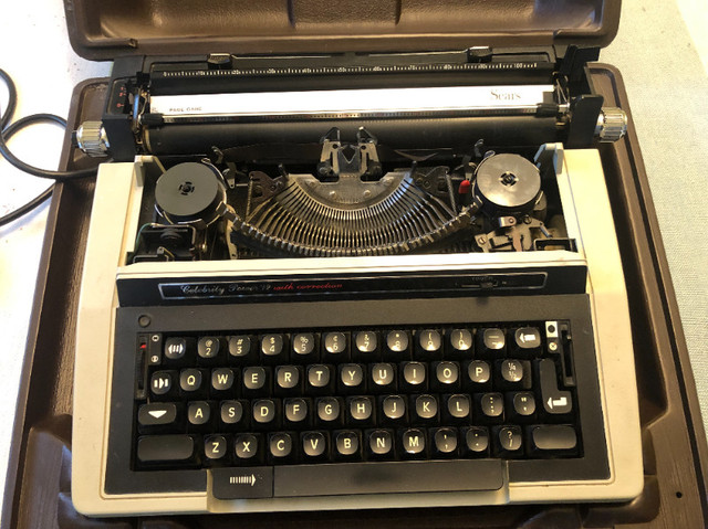Vintage Sears Celebrity Power 12 Electric Typewriter in General Electronics in Oshawa / Durham Region - Image 3