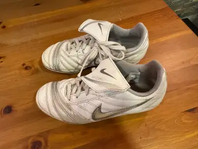 Nike Baseball cleats child size 2.5, View more