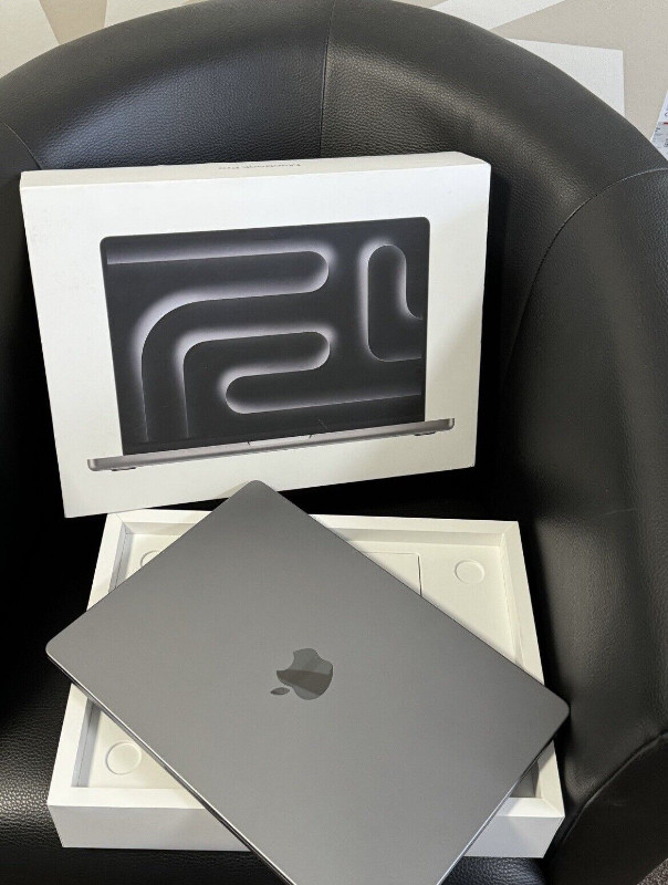 Apple MacBook Pro 14" (1TB SSD, M3, 8GB) Laptop - Silver dans Portables  à Laval/Rive Nord - Image 3
