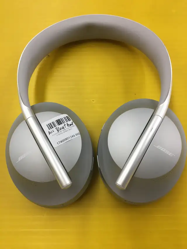 ÉCOUTEUR BOSE 700 NOISE (BLUETOOTH) in Headphones in City of Montréal - Image 2