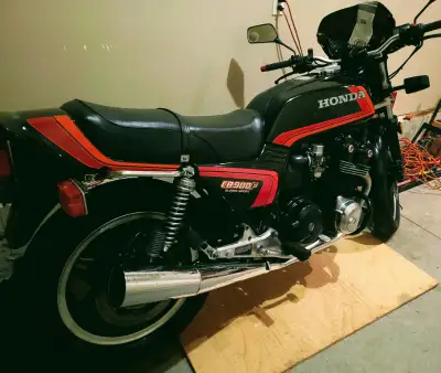 I HAVE A 1982 HONDA CB 900F THAT IS TOO HEAVY FOR ME NOW AND WOULD TRADE .......!!!!! 55000 Kms. $41...