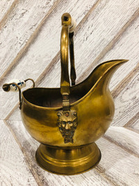 Mid century Large Brass Coal Skuttle, Delft handles, lion heads