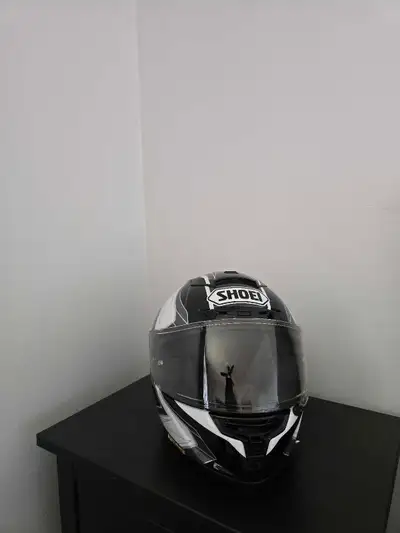 Used Shoei X14. Manufacture date is 2016. Comes with box and carry bag. Hlemet has the transition vi...