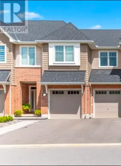 3 bed, 2.5 bath townhouse in Stittsville, available September 1