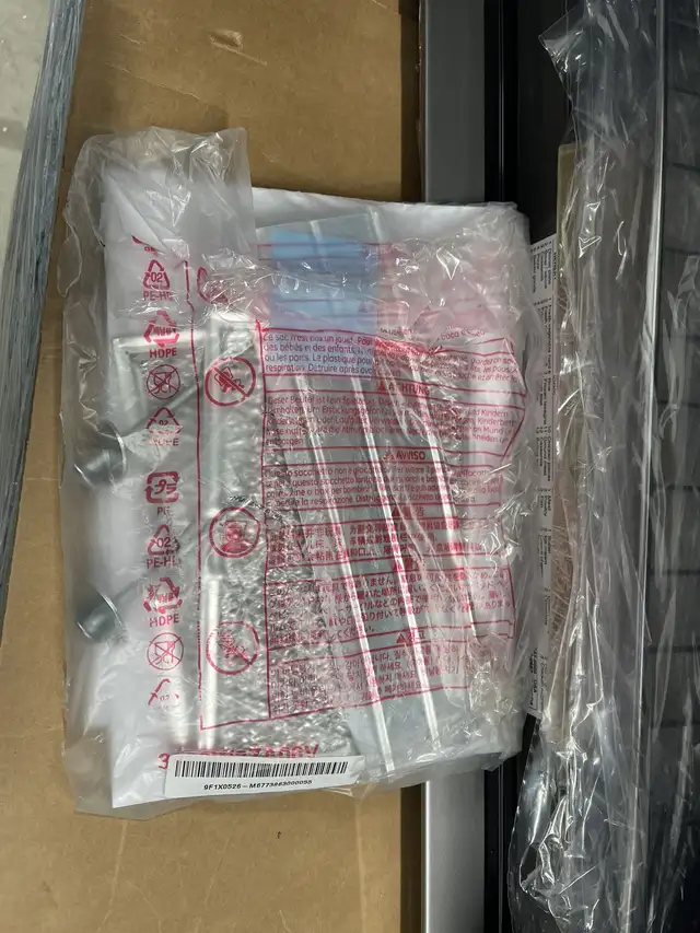 LG 2.2 Cu. Ft. Microwave in Other in City of Toronto - Image 6