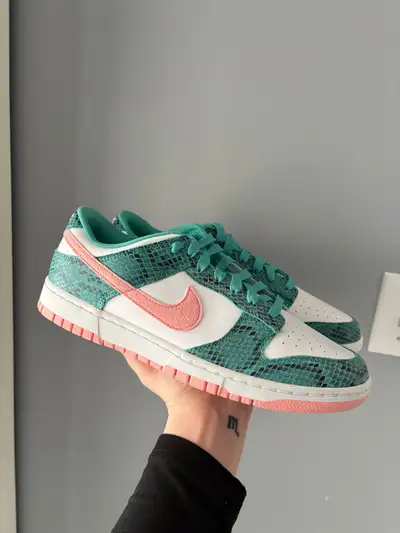 Women’s Size 9.5 Nike Shoes , View more
