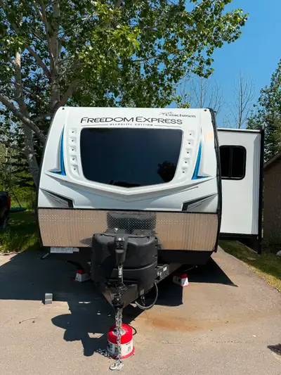 2020 Freedom Express 258FKDS. Bought new in 2020 now looking to move to a bigger unit. 2 slide outs...