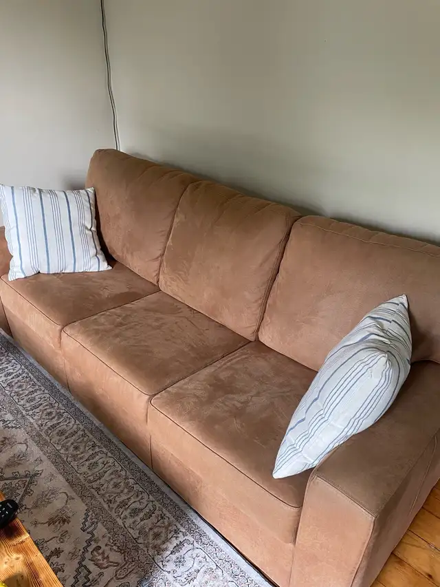 Couch for sale in Couches & Futons in Kingston - Image 2