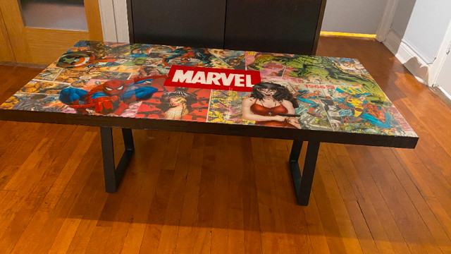 Table basse Marvel, 2 pieds en acier, finition résine époxy. dans Tables basses  à Ville de Montréal - Image 3
