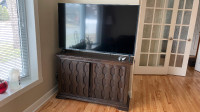 J'ai acheté un meuble TV en bois chez Costco en 2022