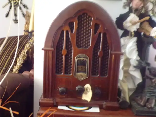 Radio Vintage in Arts & Collectibles in West Island - Image 2