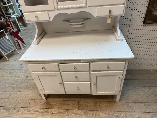 Vintage farmhouse cabinet  in Hutches & Display Cabinets in Edmonton - Image 4