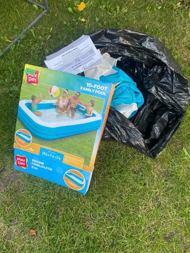 10’ SWIMMING BLOW-UP POOL  in Hot Tubs & Pools in Edmonton - Image 4