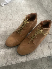 Size 10 Suede boots 
