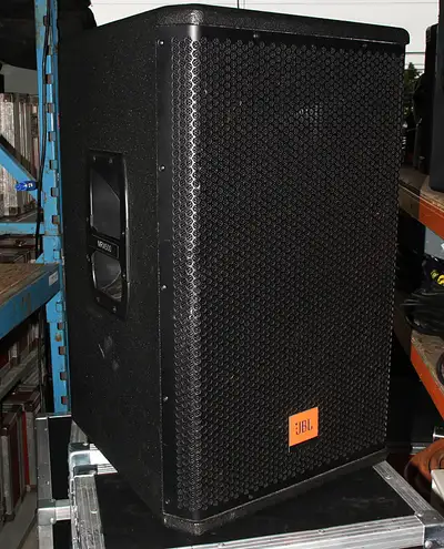 For sale is a pair of JBL MRX515 PA speakers. These feature a 15" Neodymium low frequency driver and...