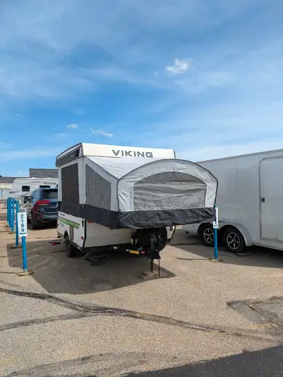 Super lightweight, easy to tow tent trailer. Queen bed plus gaucho bed, sleeps 4. Stove, fridge, fur...
