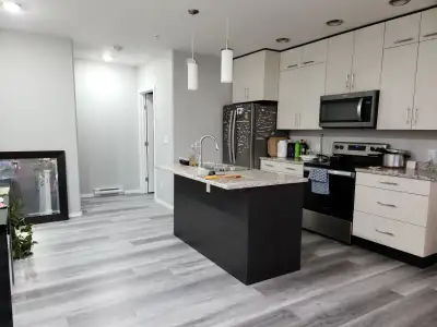 It's a shared accommodation in a modern 3 bedroom 2.5 bathroom house. Ideal for 2 individuals or a c...