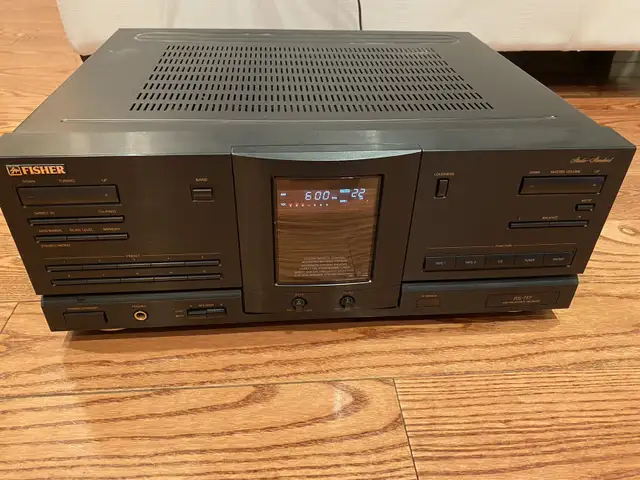 Fisher RS-717  AM/FM Stereo 200W Receiver in Stereo Systems & Home Theatre in City of Toronto - Image 2