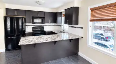*** 43 windstone green SW Airdrie *** Well kept, bright 3 storey corner house 3 bedrooms, 3 bathroom...