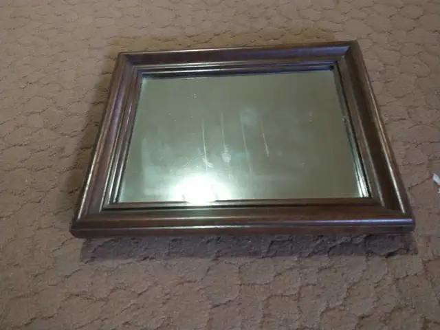 Antique mirror in Home Décor & Accents in Ottawa - Image 2