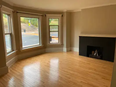 Large, sunny 2 bedroom apartment on Douglas Ave.