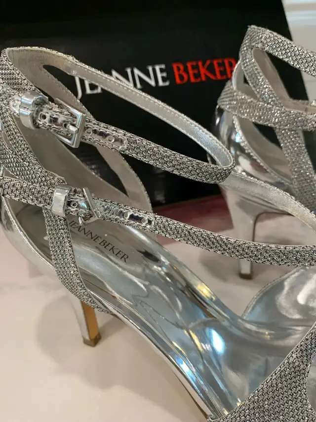 Women’s  sliver evening shoes - size 11 B  -  $28.00 in Women's - Shoes in Oshawa / Durham Region - Image 5