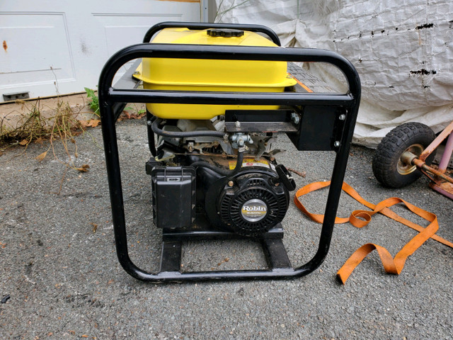 John Deere 4000watt generator in Power Tools in Dartmouth - Image 2