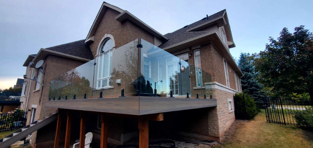 Expertly Crafted Glass Railings - Add a Touch of Elegance in Decks & Fences in Barrie - Image 3
