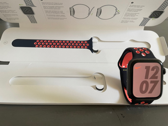 Apple Watch Nike SE 44 mm | Jewellery & Watches | Mississauga